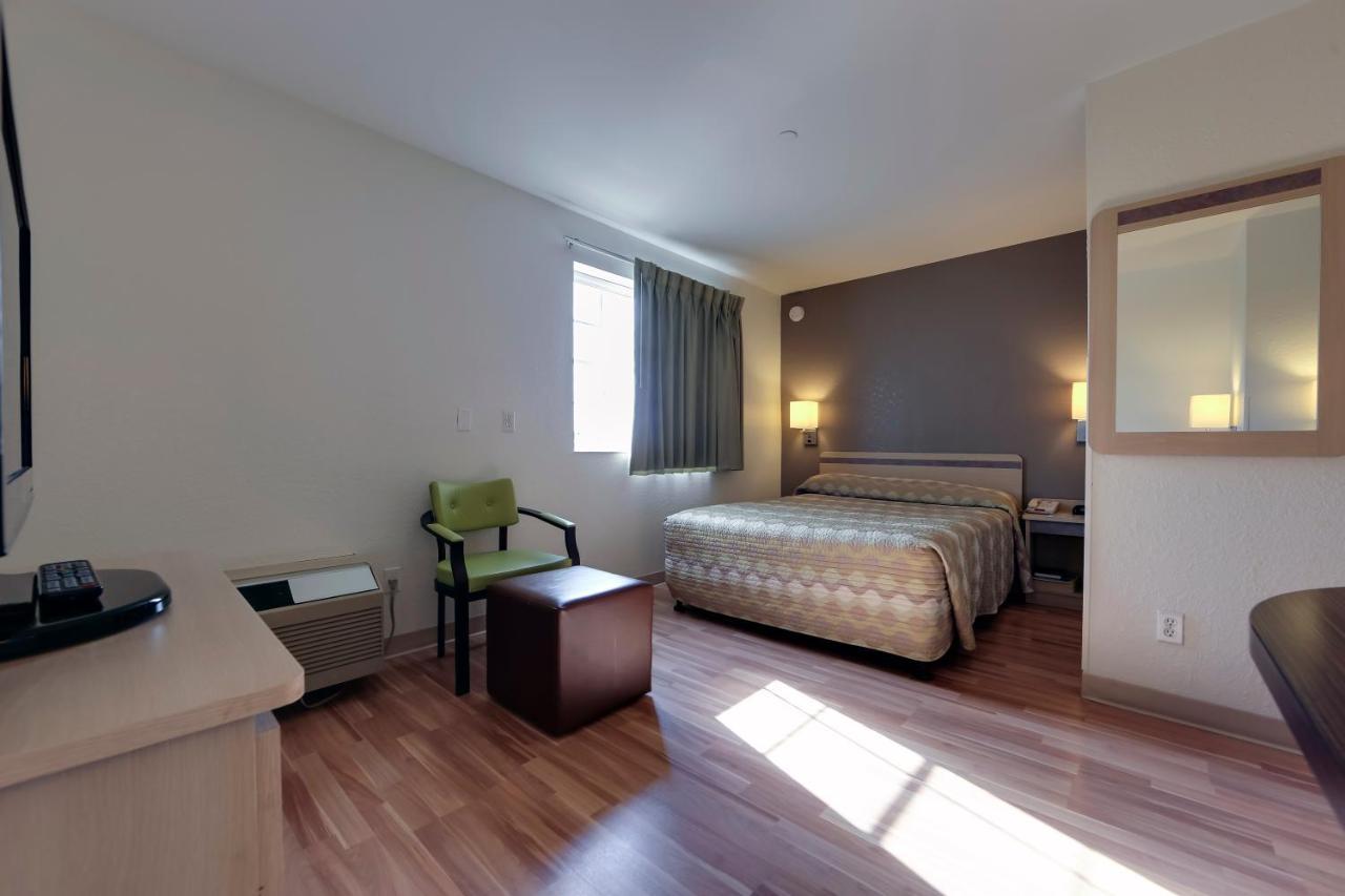 Studio 6 Toronto - Mississauga With Kitchenettes Room photo